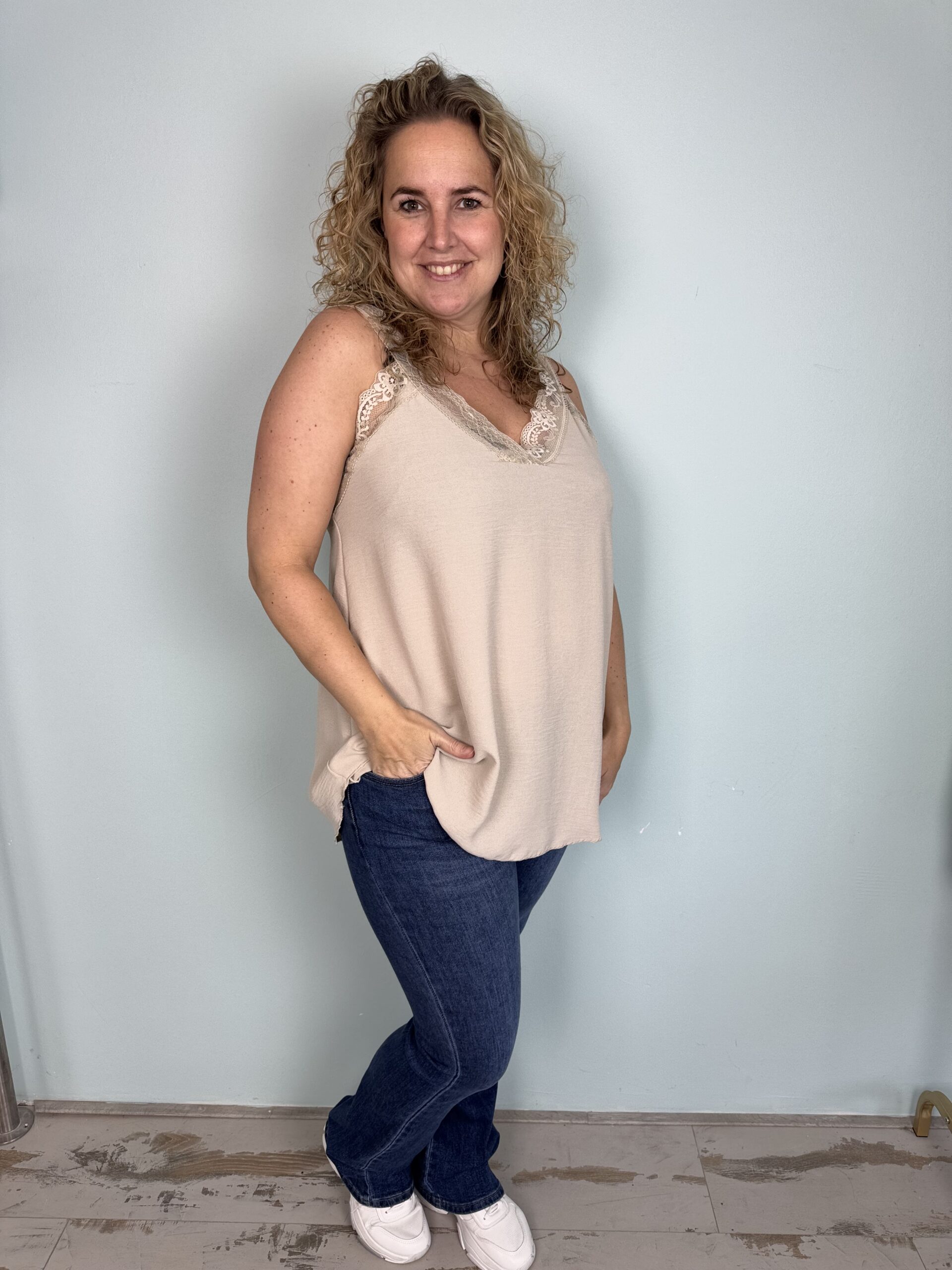Kanten top  beige nr.2049