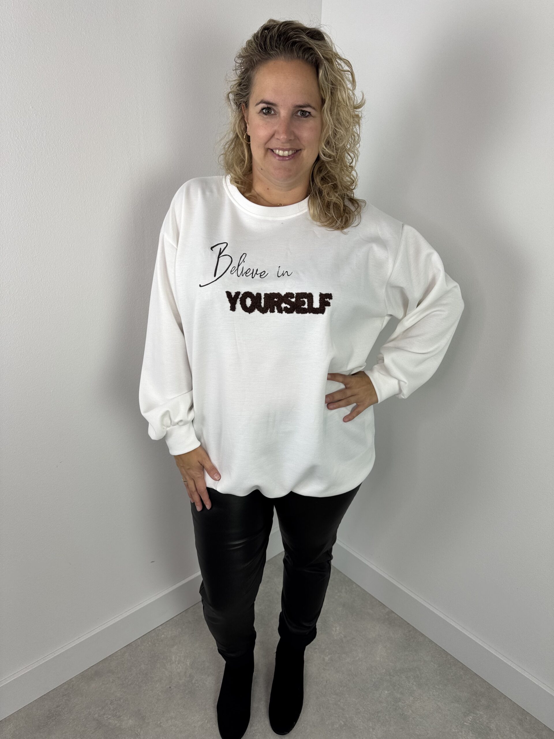 Trui Believe in Yourself nr.002 wit