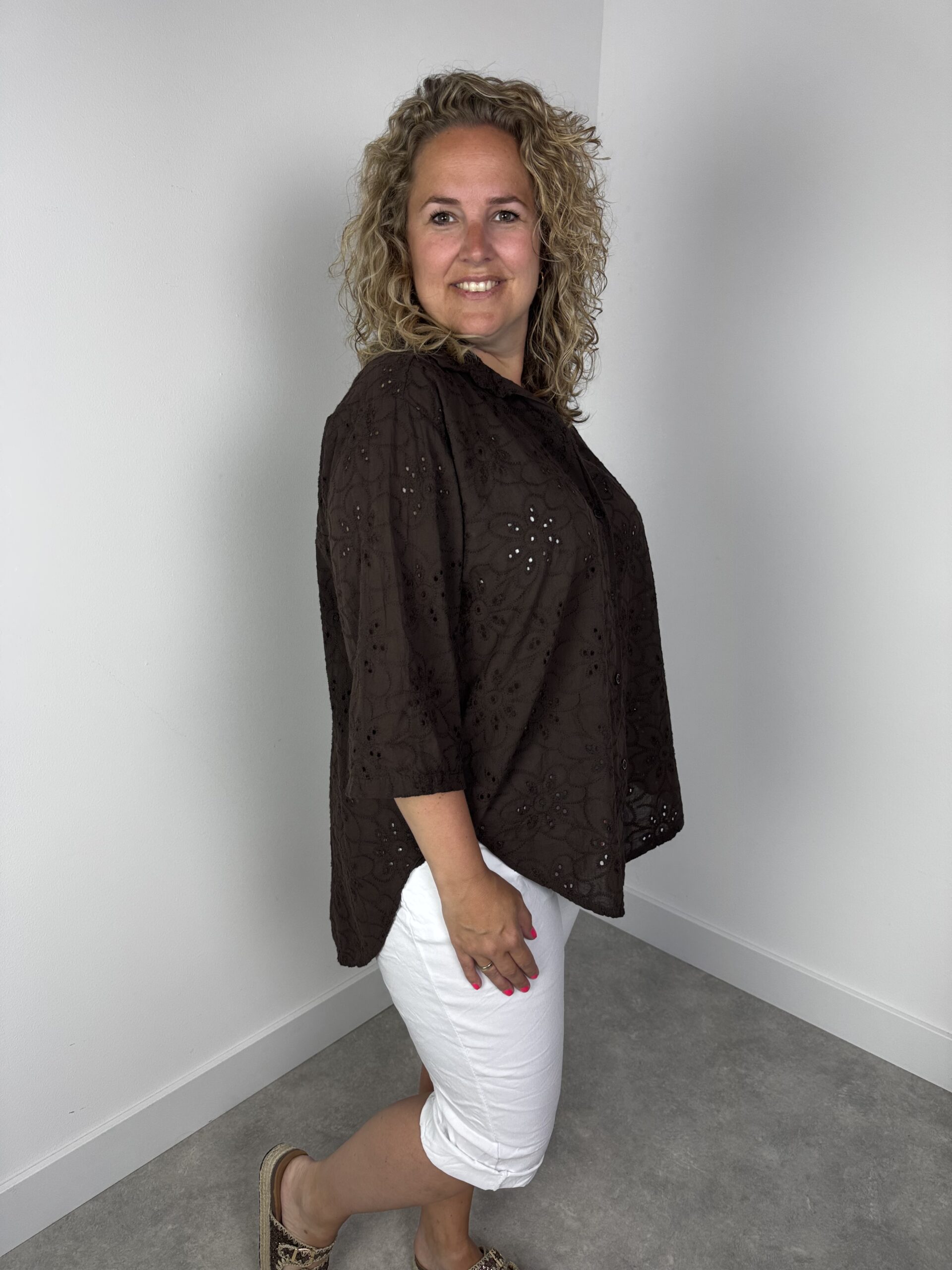 Broderie blouse bruin nr 8023