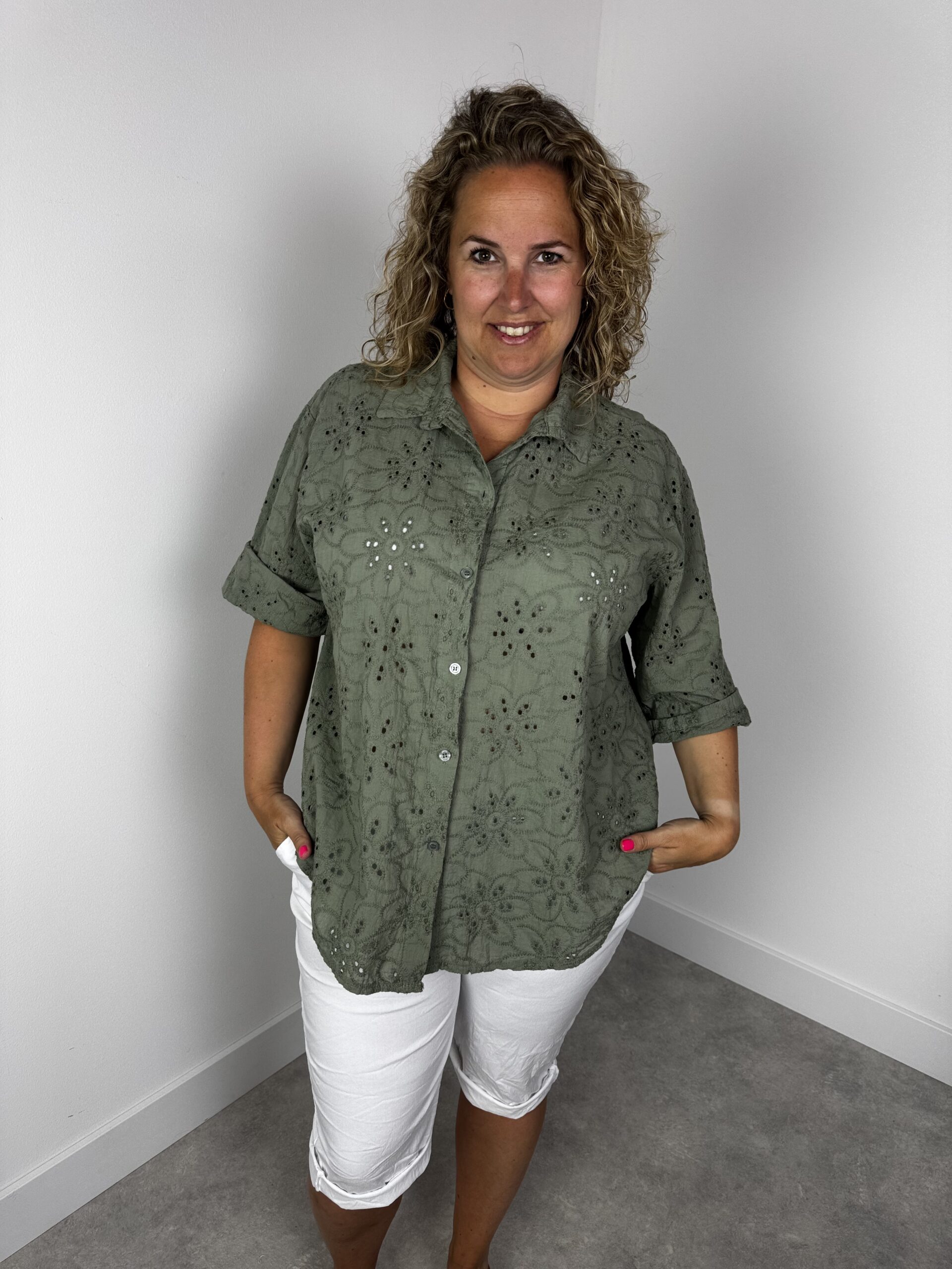 Broderie blouse army nr 8022