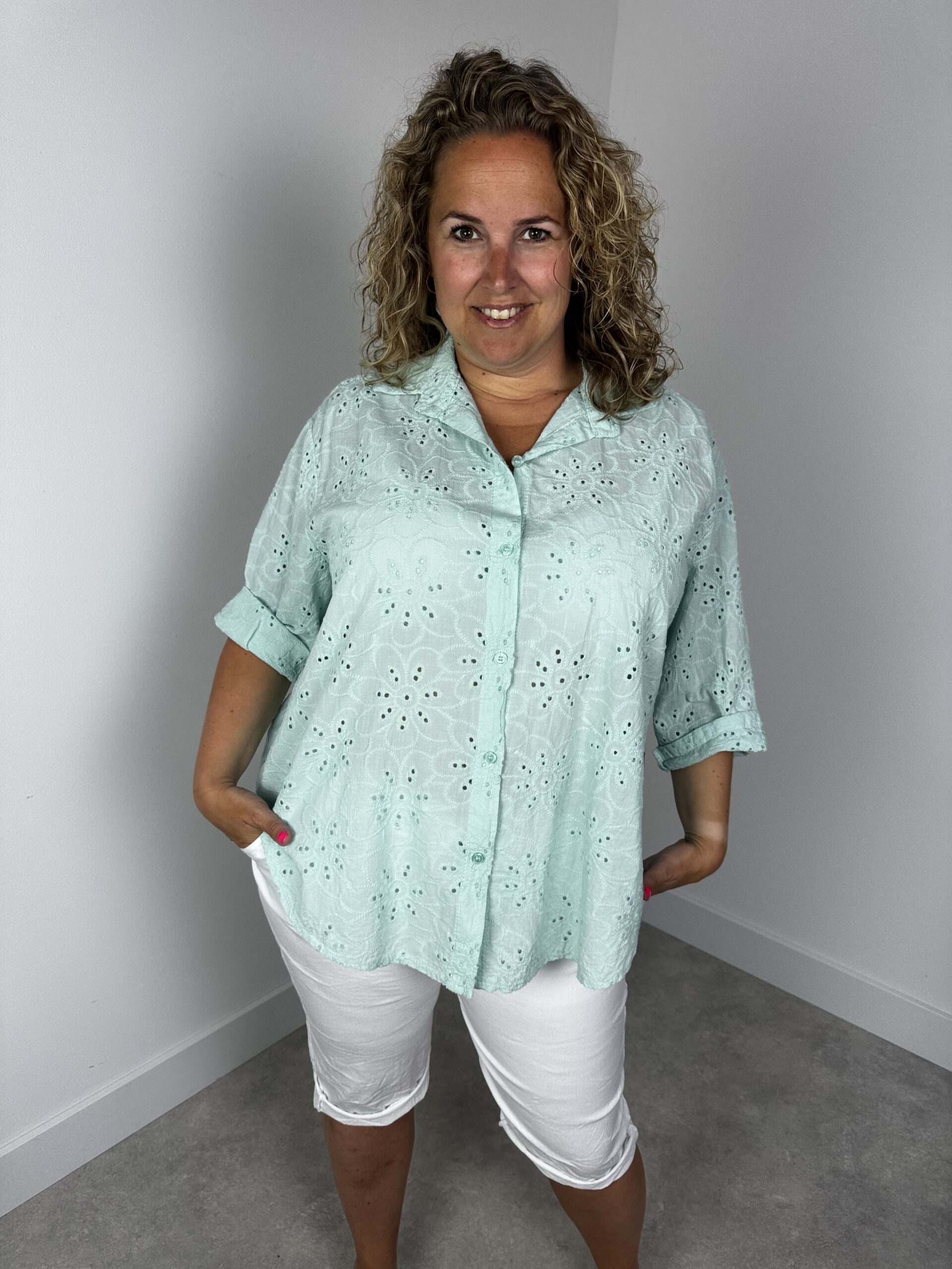 Broderie blouse mint nr 8021