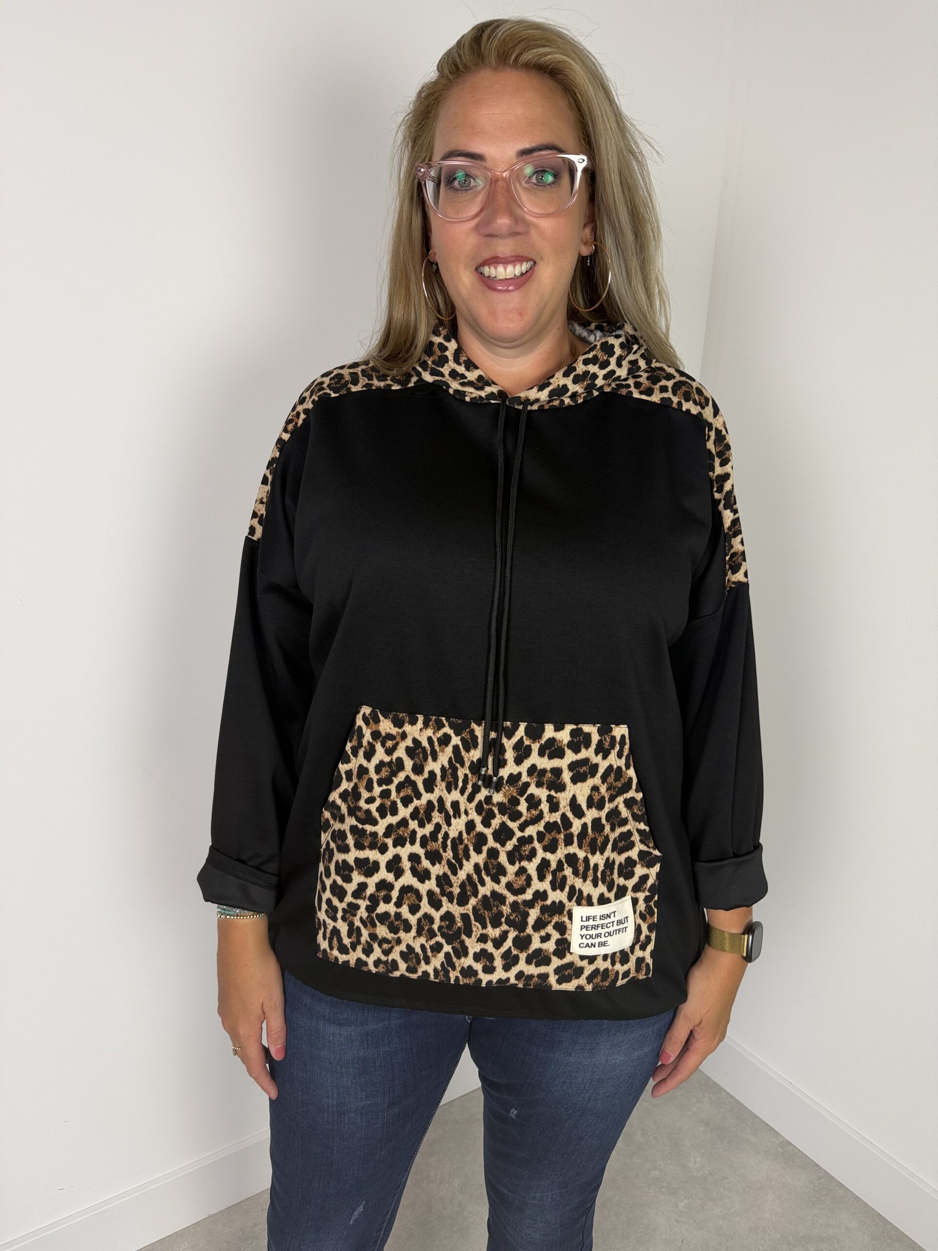 Sweater wild zwart (live isn’t perfect but your outfit can Be ) nr.010