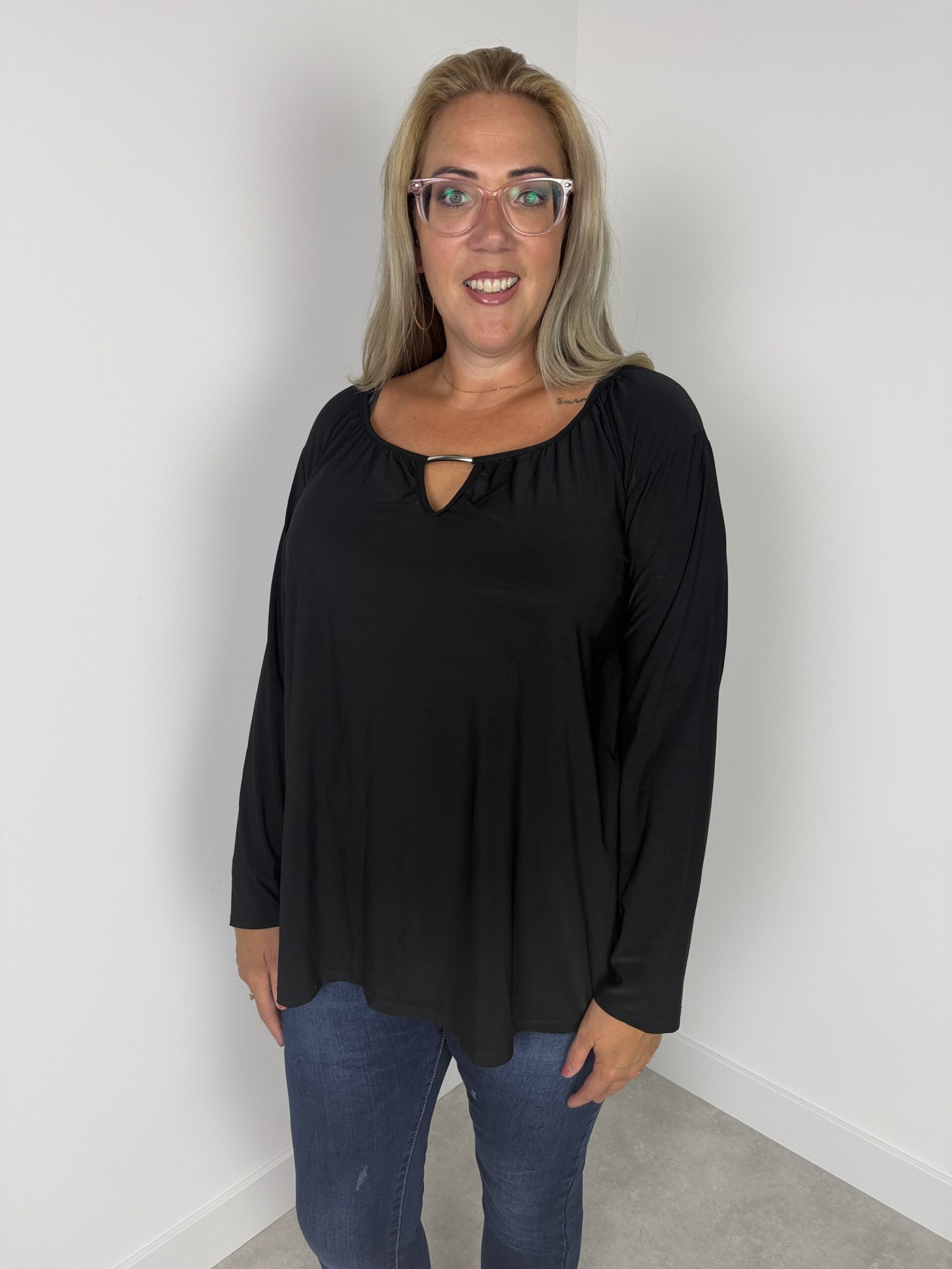 Basic top Classy zwart nr.007